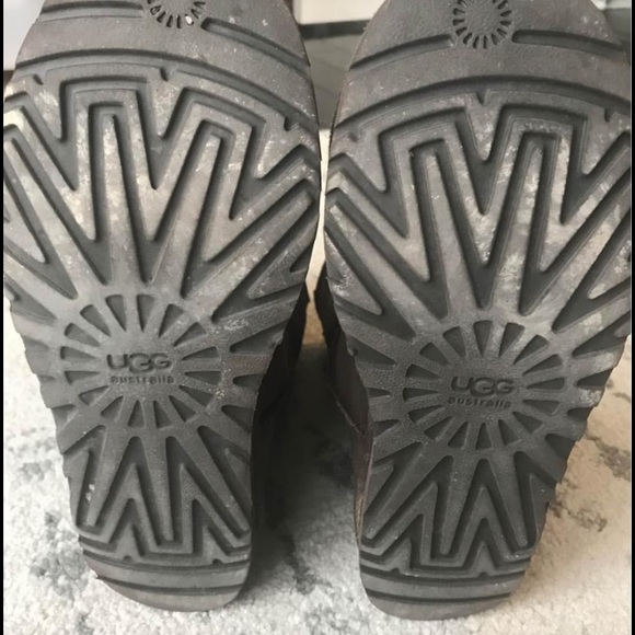 UGG boot size 7 - Picture 4 of 4